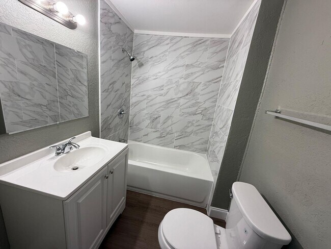 Photo - 8306 N 14th St