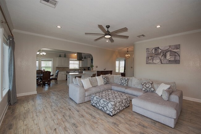 Photo - 5722 Delany Rd