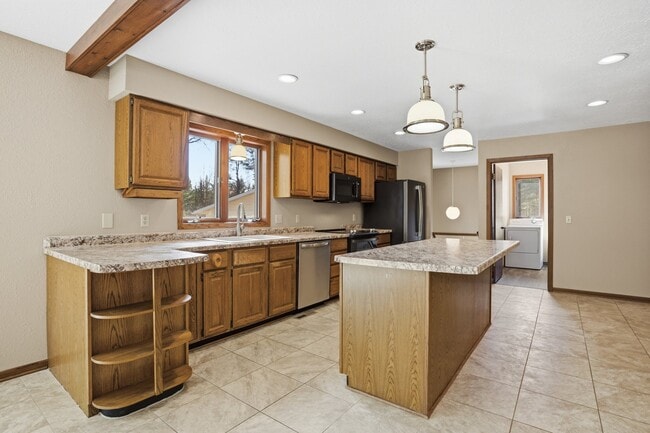 Photo - 890 Gale Dr