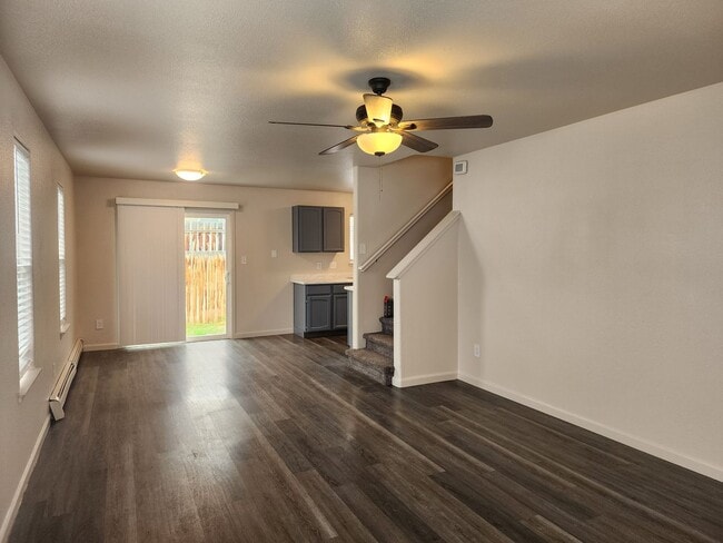 Photo - 4 Bed, 2 1/2 Bath in Fruitvale