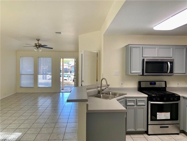Building Photo - 206 Tamara Dr Rental