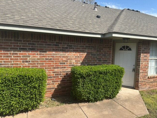 Photo - 3 bedroom, 2 bathroom, 2 car garage