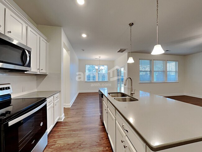 Photo - 131 Hazel Pk Dr