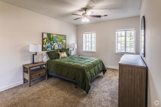 1BR, 1BA - 782SF - Bedroom