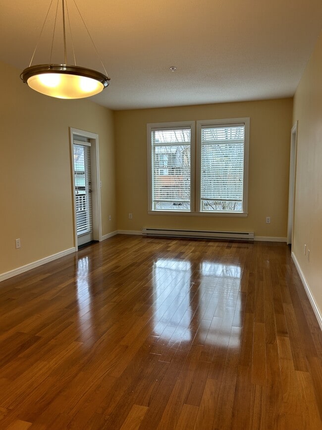 Photo - 45535-45535 Market Way