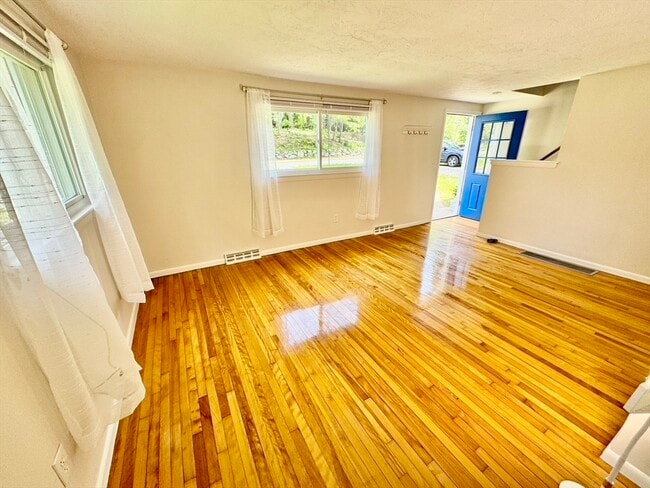 Photo - 114 Central St