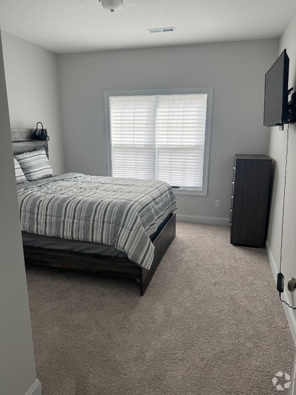 Building Photo - 1876 Olde Towne Pointe Blvd Rental