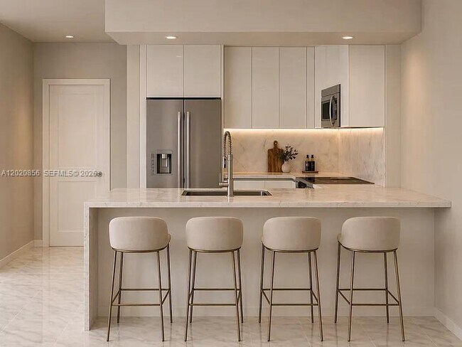 6917 Collins Ave Unidad L-107