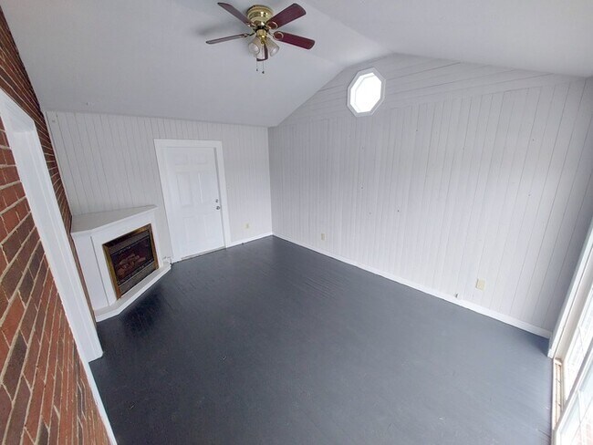 Photo - CUTE AND COZY 3 BEDROOM HOME AT BUCKROE BEACH FOR RENT!!!