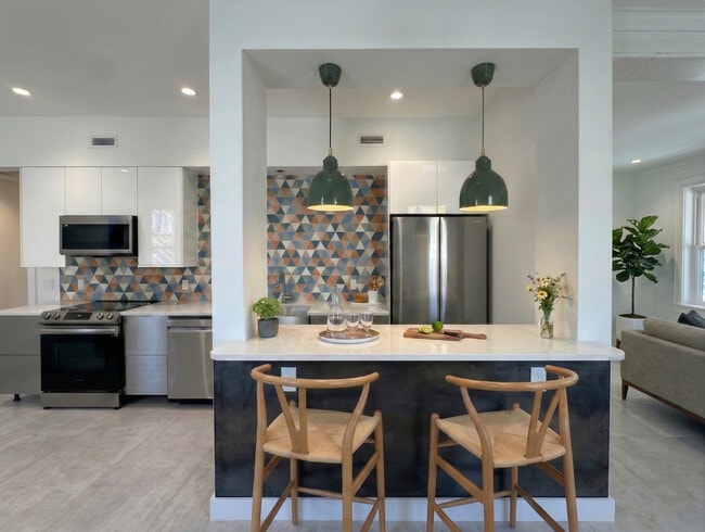 Apt 1f - kitchen with bar - 4336 W Pine Blvd