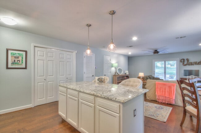 Photo - 3321 Lealand Ln