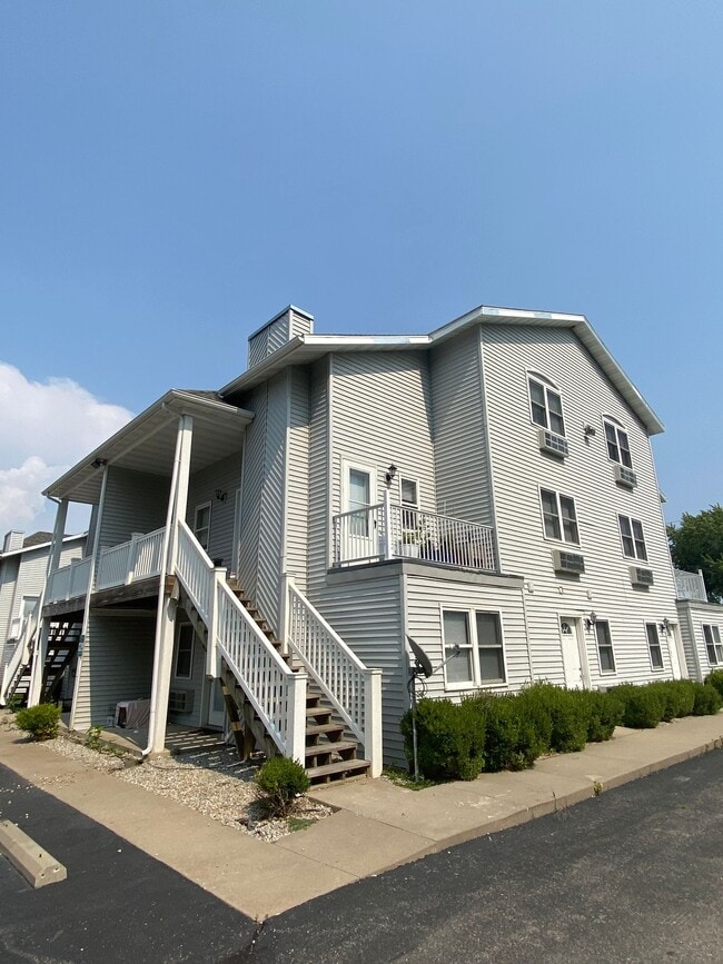 Photo - 2 Bedroom/2 Bathroom Townhouse in Fayette! Unit 318 E Davis St E