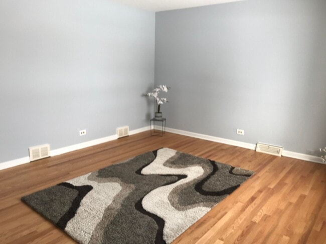 Photo - 782 N Van Auken St