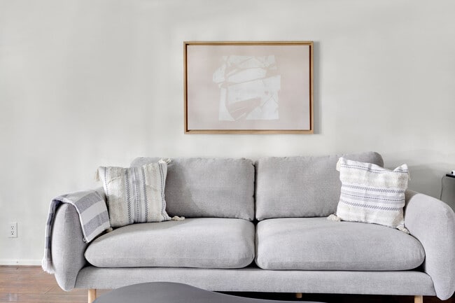 Photo - 135 S Reeves Dr Unidad FL2-ID1351