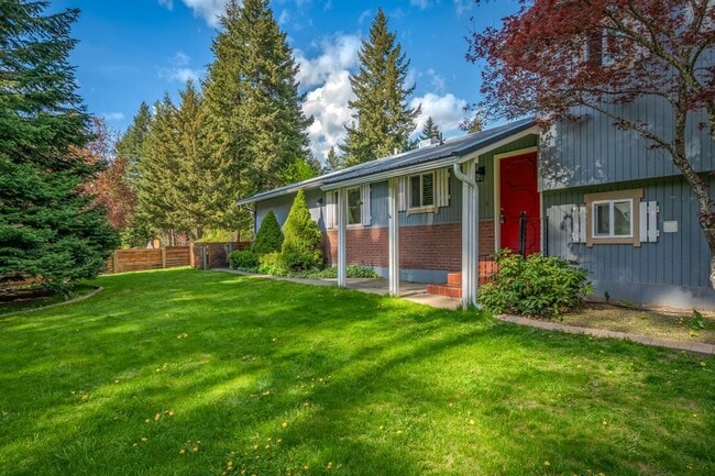 Photo - Emerald Estates 4 bed 2 bath with fenced yard