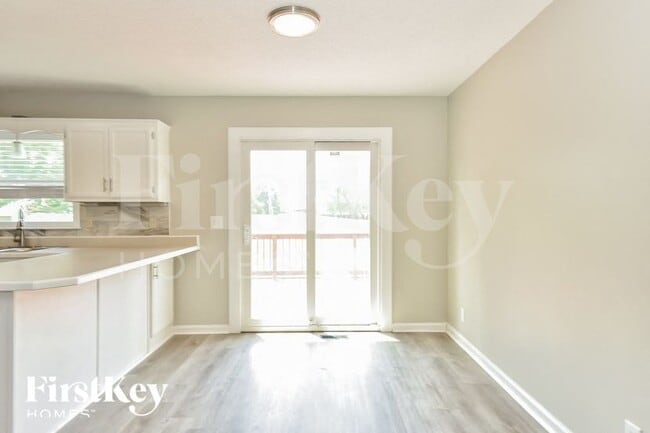 Photo - 632 Fallbrook Ln