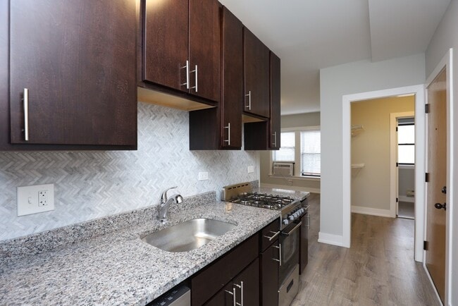 735 W Brompton Ave Unit 14