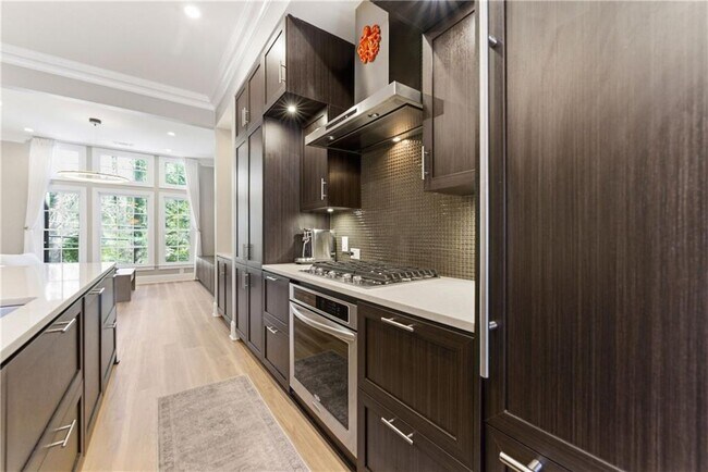 Photo - 2910 Hermance Dr NE