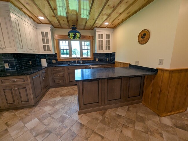 211 Pine Hill Rd