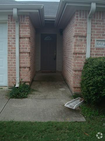 Building Photo - 602 Bishop Dr Rental