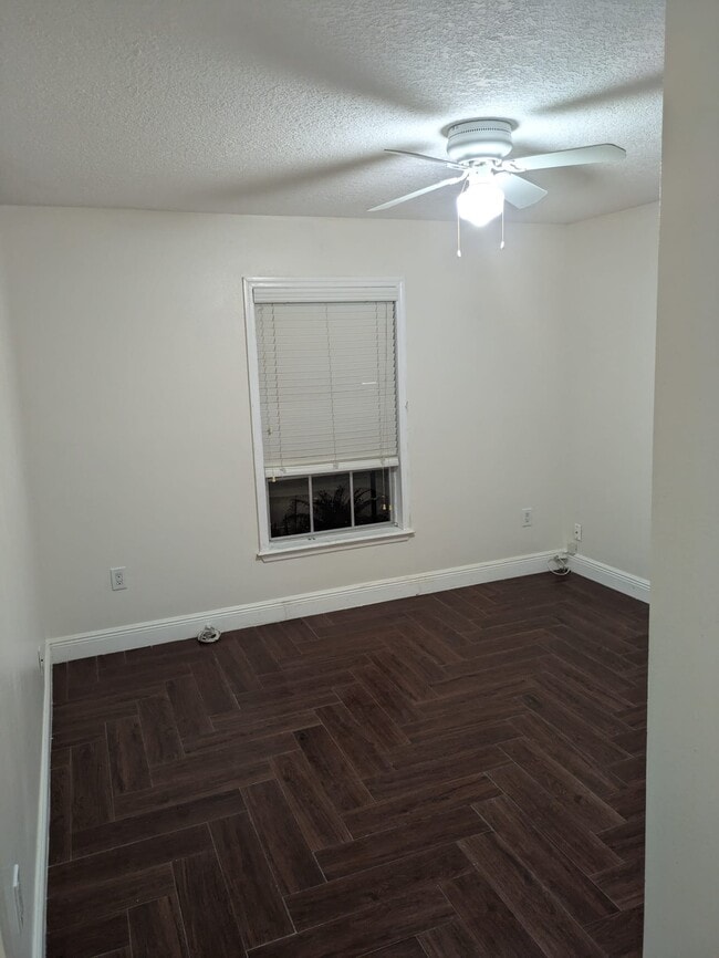 8021 Sandberry Blvd