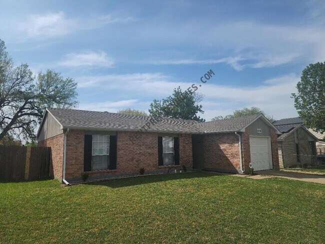 Photo - 512 Elderwood Trail