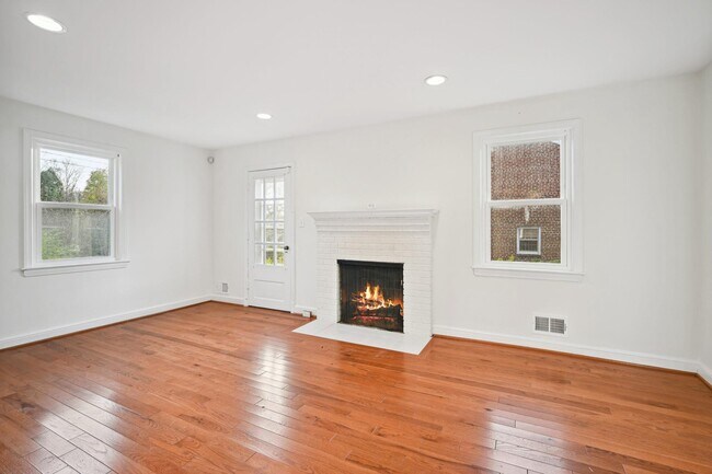 Photo - 2711 Elnora St