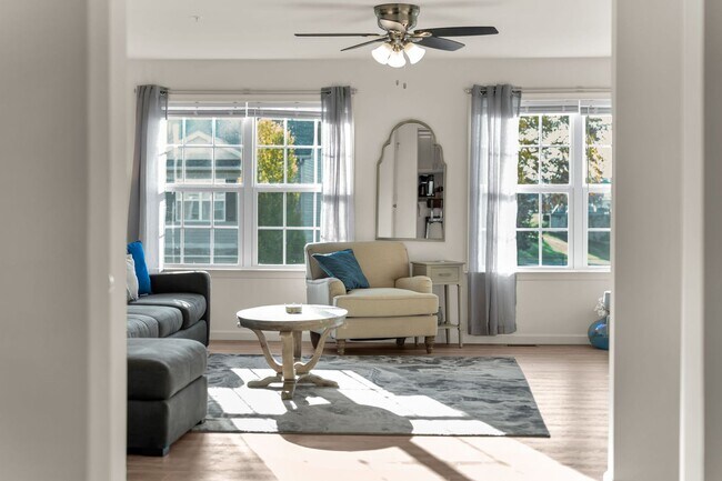 Photo - 4 bedroom townhome fully furnished