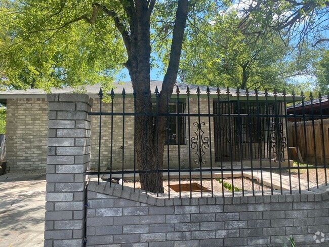 Building Photo - Westside near downtown and Zaramora Rental