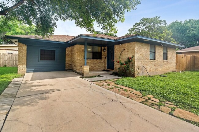 Photo - 135 Navajo Cir