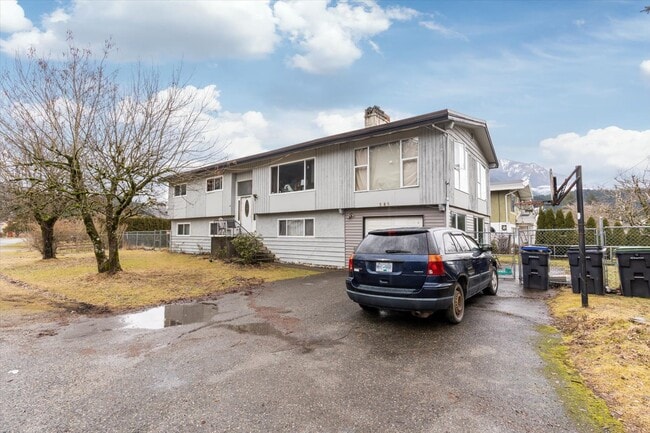 Photo - 385 3 Ave