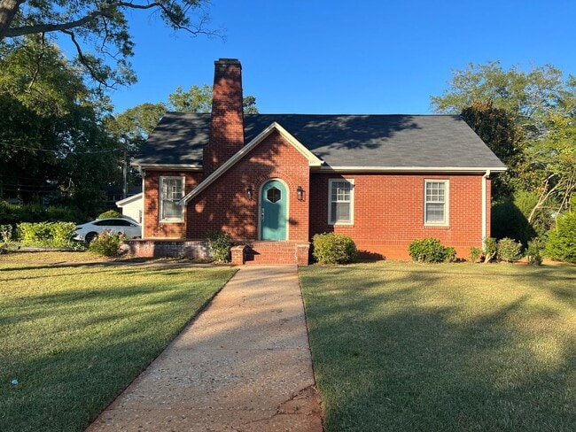 Photo - Historic Charm: walk to town