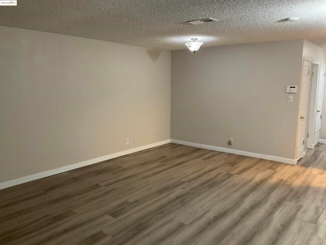 Photo - 1715 Magnolia Way