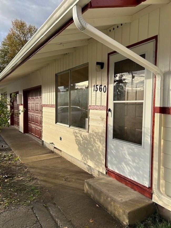 Photo - (766) Waverly Drive 2 Bdrm / 1 Bthrm Unit 1560