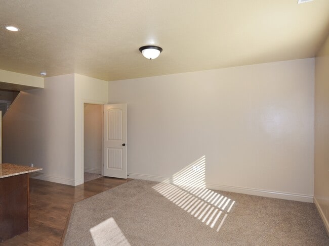 Photo - 740 S 70 E