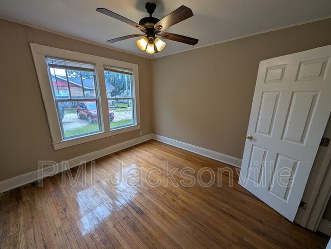 Photo - 2619 College St