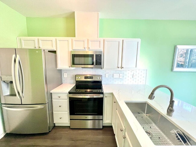 Photo - Move-In Ready Puyallup Townhome – Central Location, Easy Commute