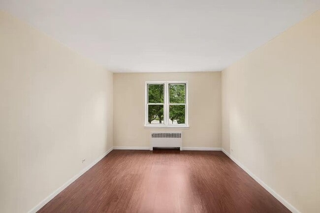 Photo - 640 W 231st St