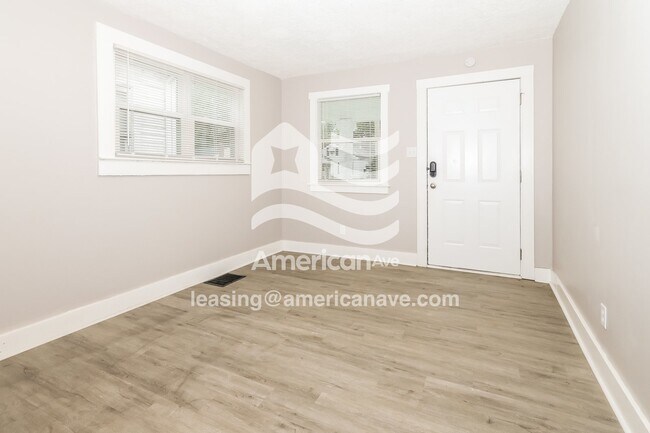 Photo - 927 W Whitney Ave