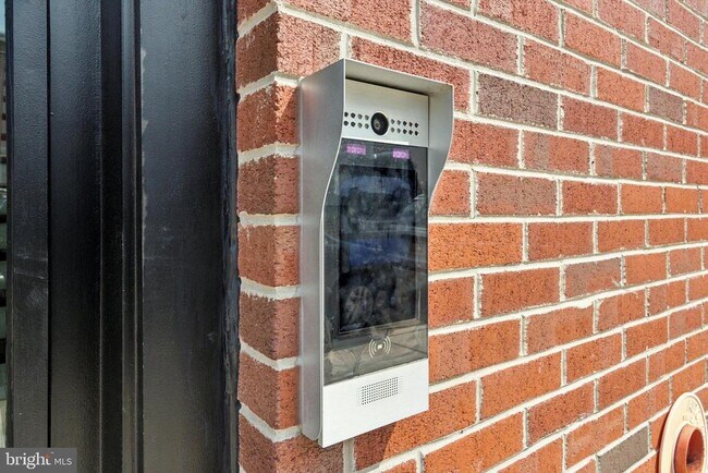 Photo - 2421 N Mascher St Unit 204