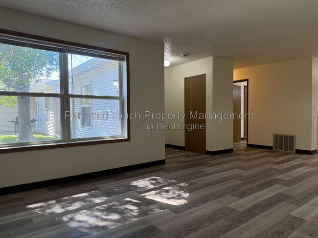 Photo - 415 22nd St E Unit J