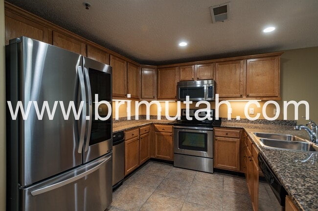 Photo - 3075 E Kennedy Dr