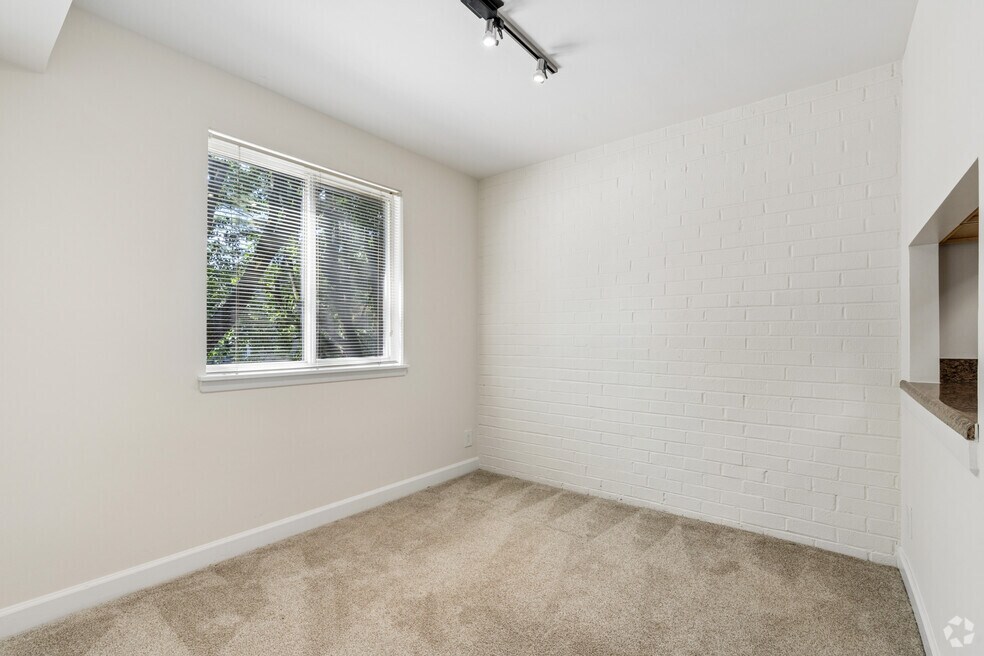 1BR, 1BA - 835AF - Dining Room