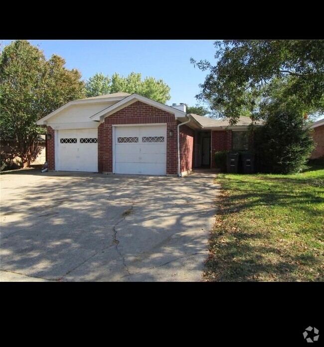 Building Photo - 3-bedroom Duplex in 76133 Rental