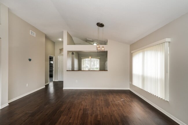 Photo - 1327 Maximilian Dr