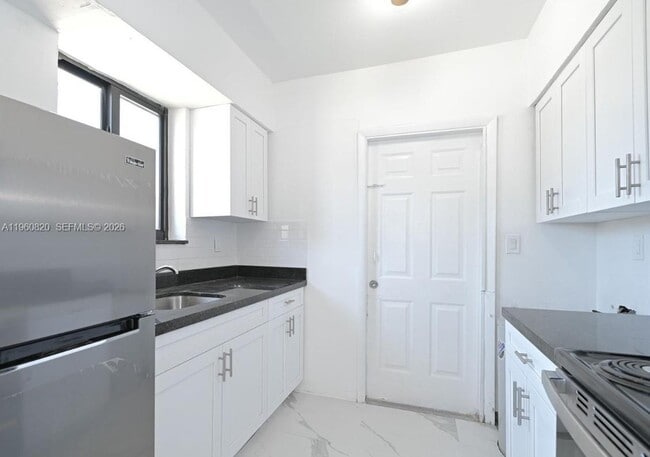 Photo - 811 81st St Unidad 1