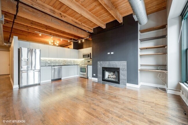 Photo - 411 W Ontario St