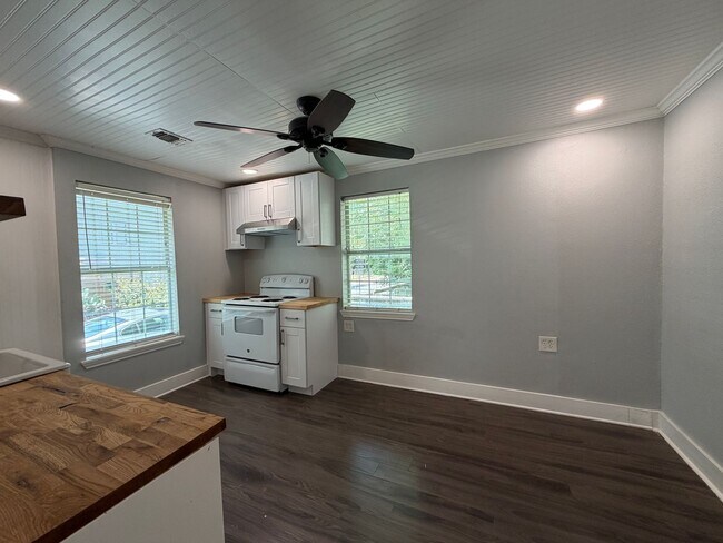Photo - CUTE 2/1 HOME CLOSE TO DOWNTOWN