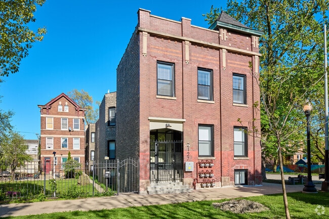 Building Photo - 2127 S Marshall Blvd Rental