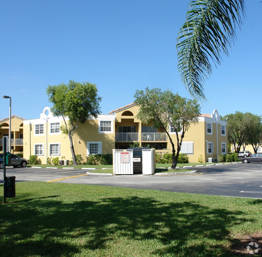 Photo - Soleil At Fontainebleau Apartments